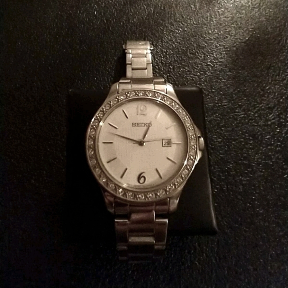 Crystal bezel Dress Watch
